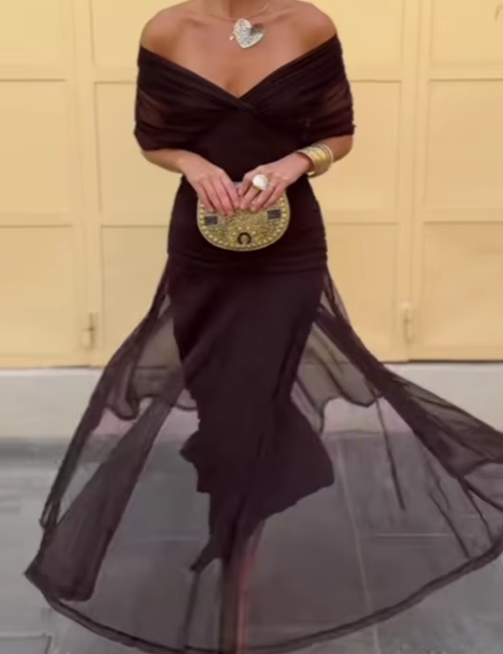 Luisa | Elegáns, hosszú, V-nyakú ünnepi ruha