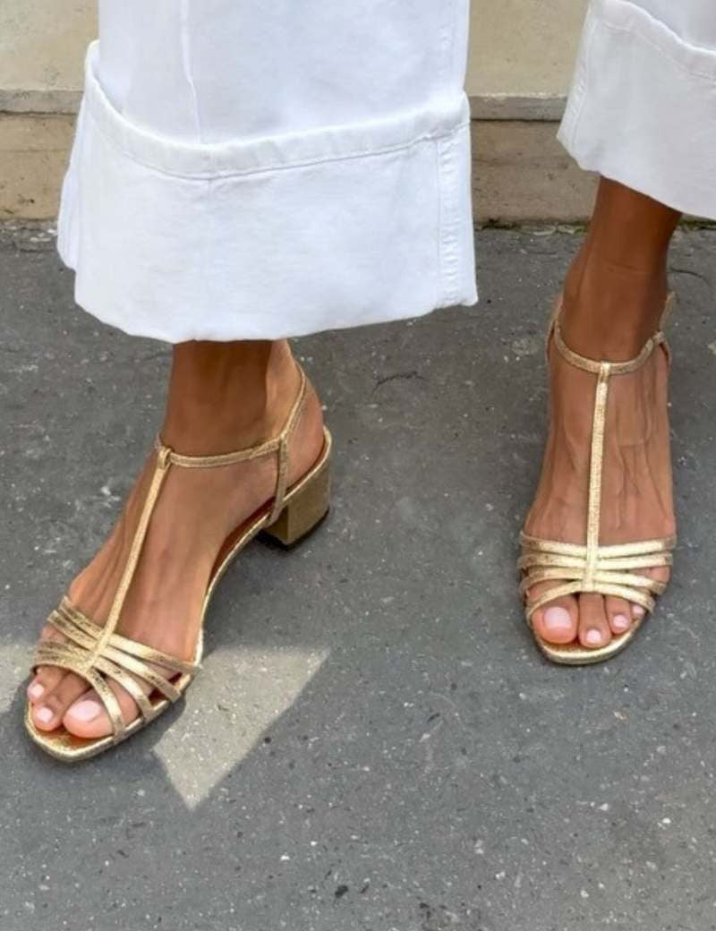 Allegra | Arany Szandálok Napi Elegancia