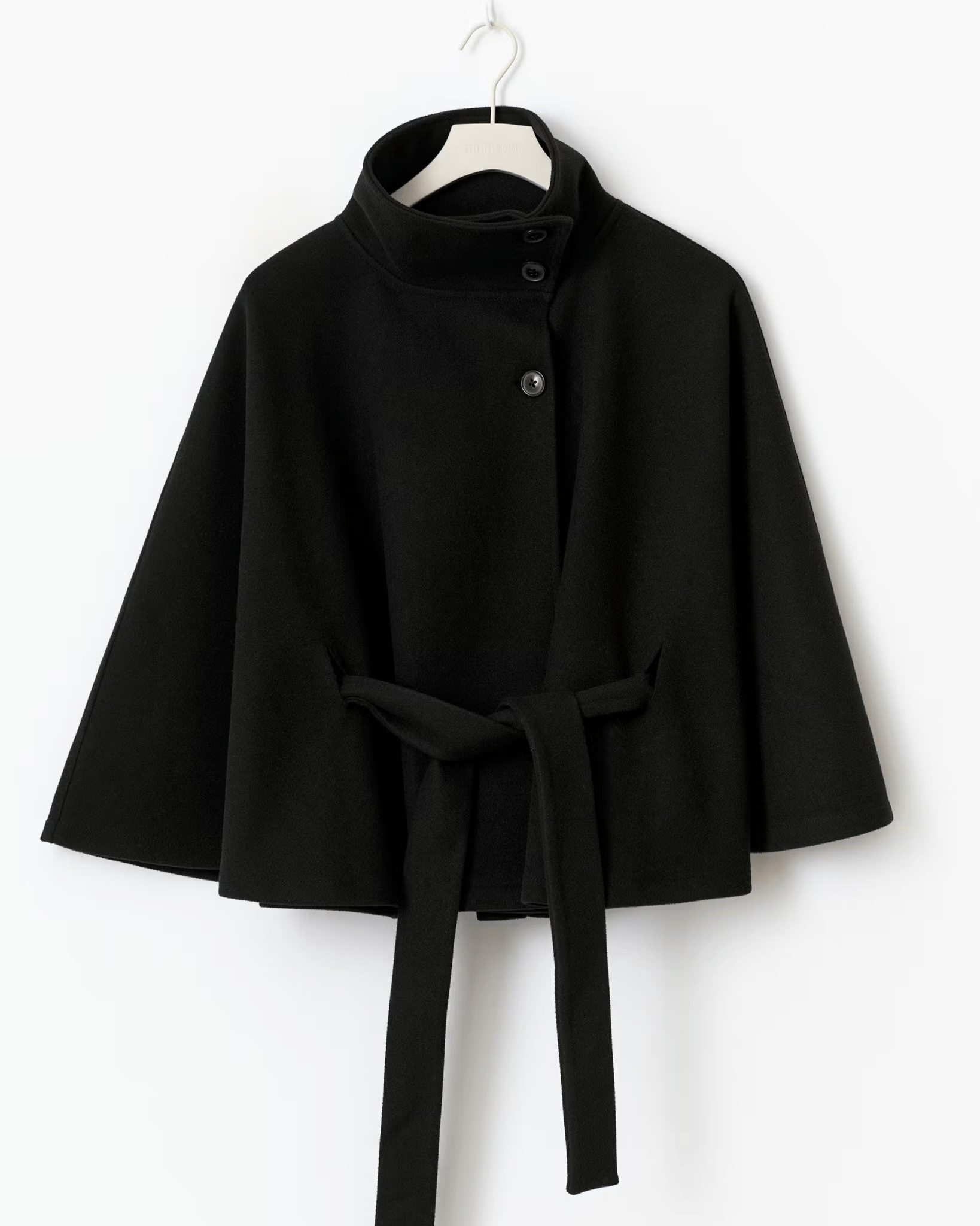 Kapitány Amélie – Elegáns kabát