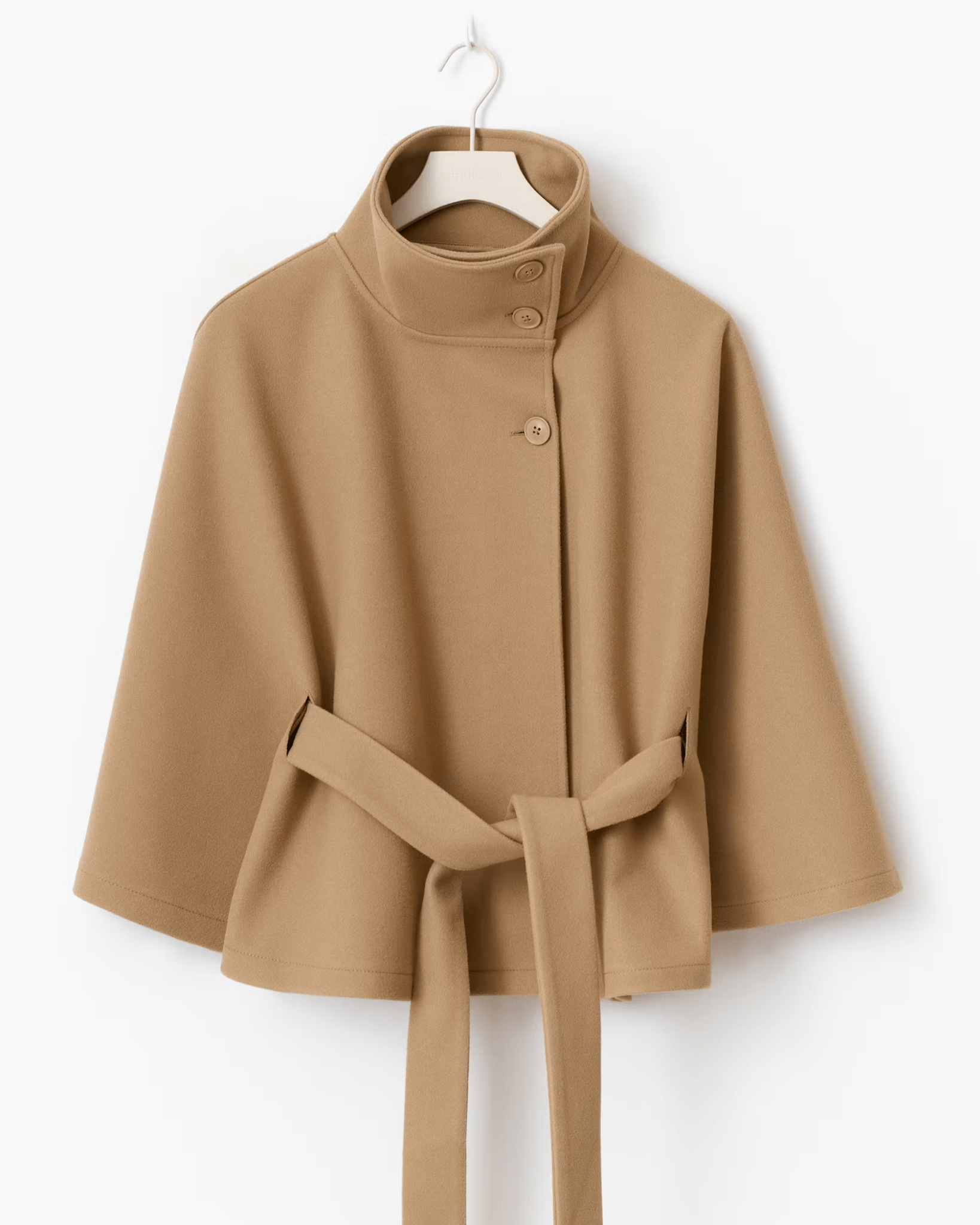 Kapitány Amélie – Elegáns kabát