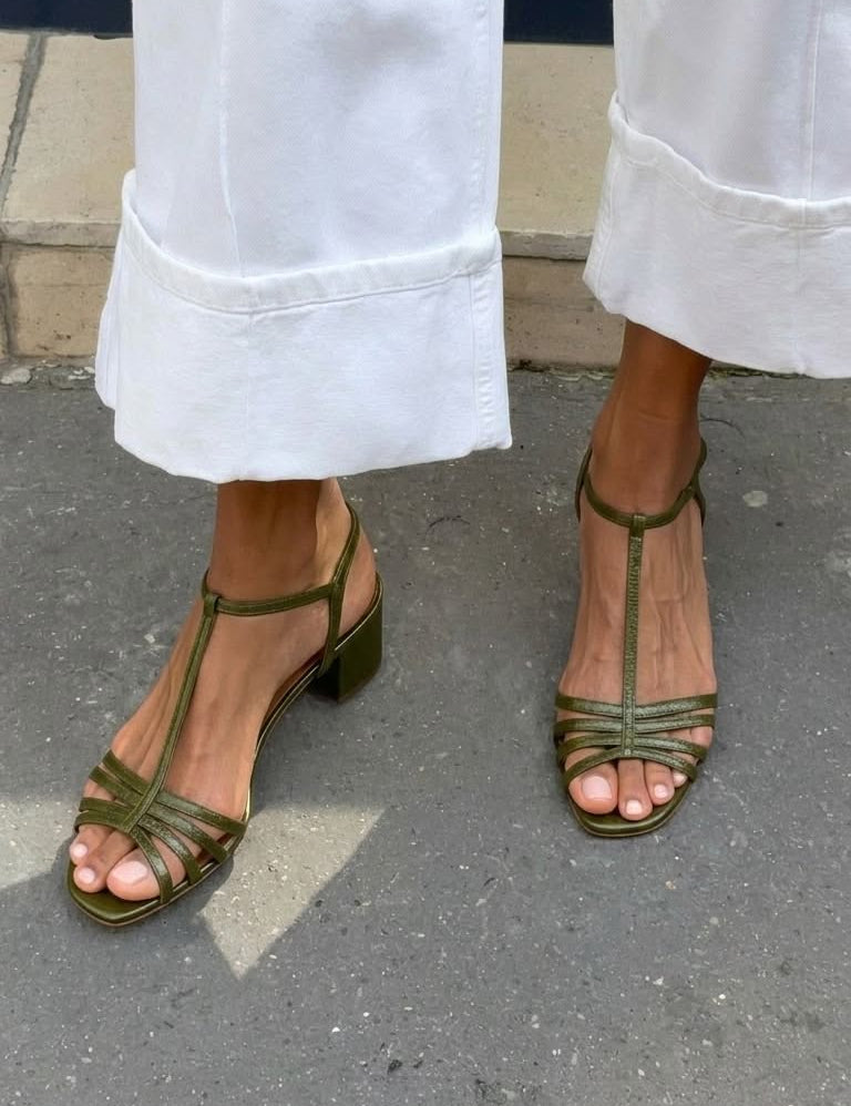 Allegra | Arany Szandálok Napi Elegancia